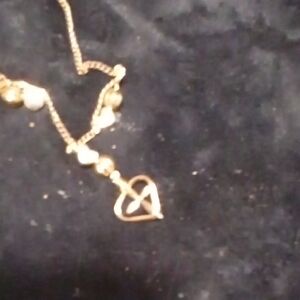 Elegant Gold Necklace with Intricate Design